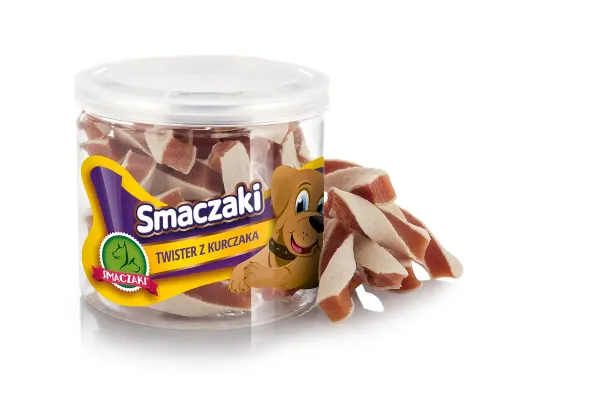 Przezroczysty słoik z żółtą etykietą marki stoi na białym tle, a obok niego piętrzą się ukośnie ścięte kawałki w jasne i pomarańczowe pasy.
