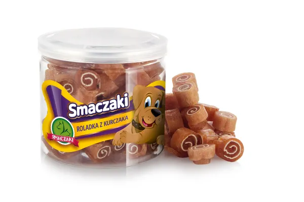 Plasterki ze spiralnym rysunkiem na przekroju wypełniają przezroczysty słoik z żółtą etykietą marki i leżą w kopczyku obok opakowania.